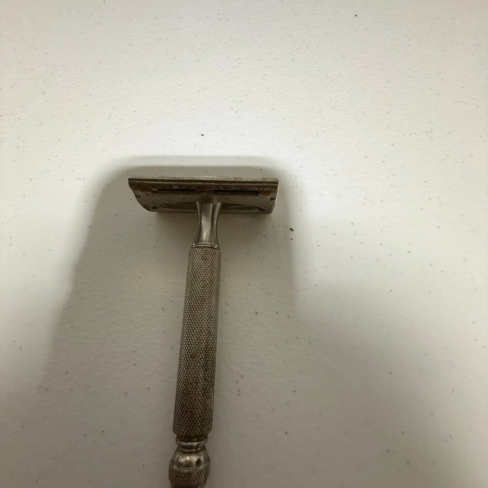 Vintage Gillette Safety Razor Silver Tone‎ Knurled Handle Shaving Tool